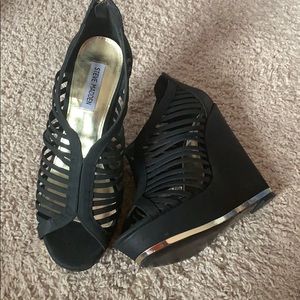 Black and gold wedges Steve Madden